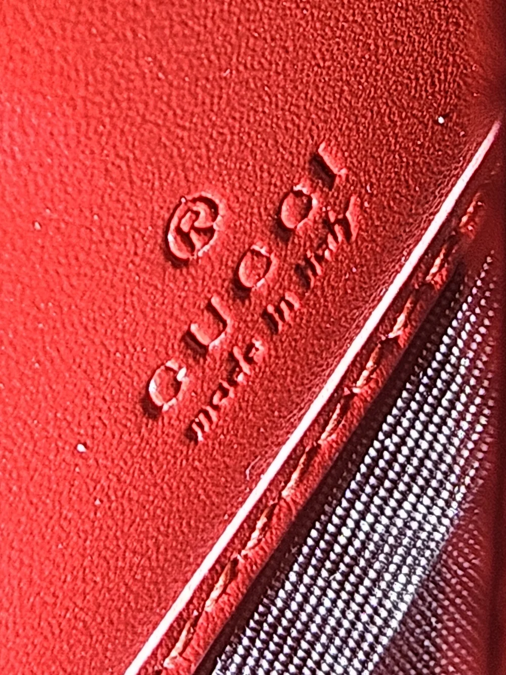 Embossed Interlocking Logo Red Wallet With COA - Picture 8 of 13